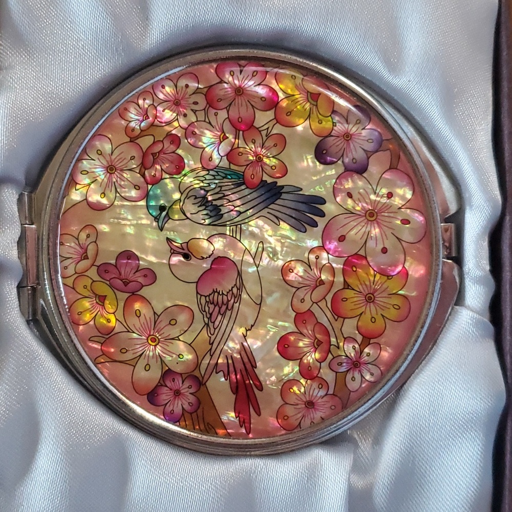 Clamshell Mirror made in Korea